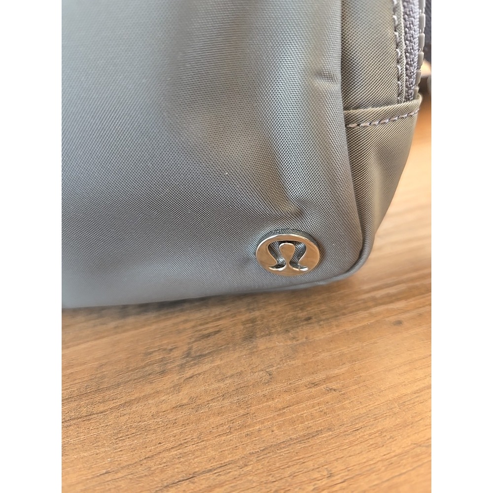 Lululemon Everywhere Adjustable Belt Bag 1L NWOT ONE SIZE Double Zip Top Gray - Picture 3 of 11